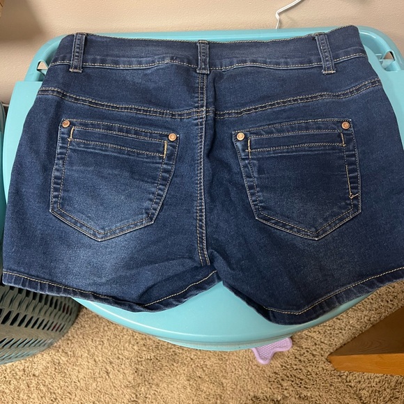 Maternity jeans shorts - Picture 3 of 3